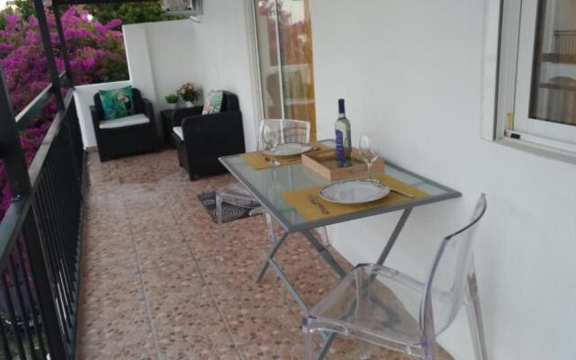 Apt Cardoso 3 ao lado da Praia Peneco