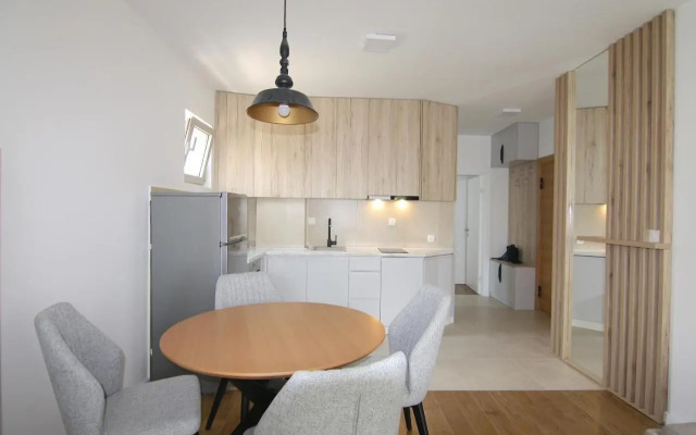 Apartments LORA Zmajeva, 7