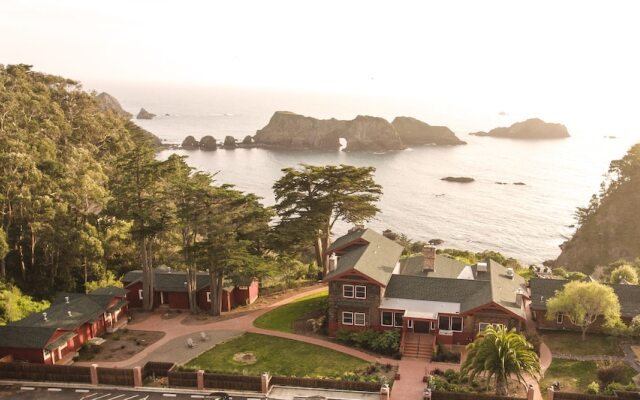 The Harbor House Inn