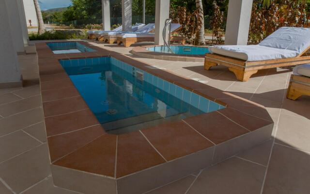 Gran Muthu Almirante Beach