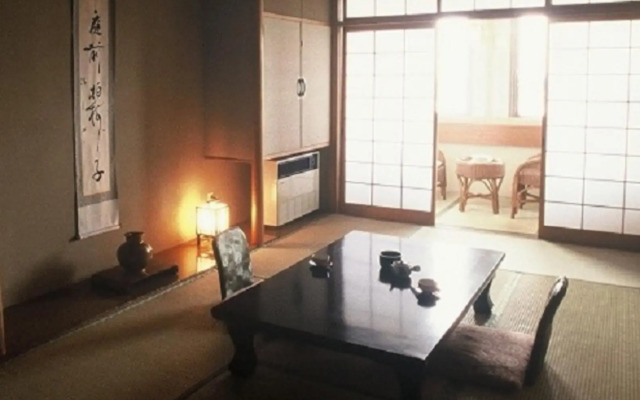 Yadoya Tsubaki