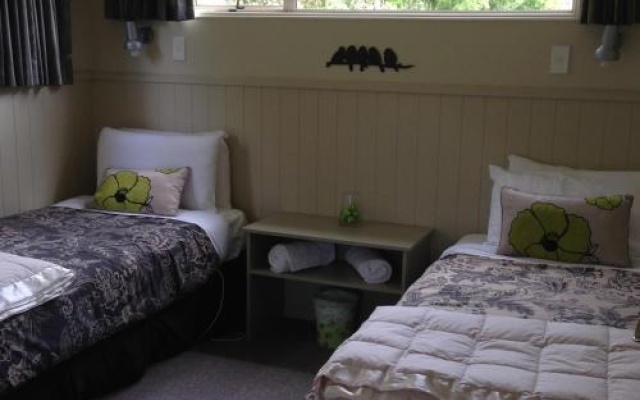 Blue Mountain Cottages – Guest Rooms – Te Anau