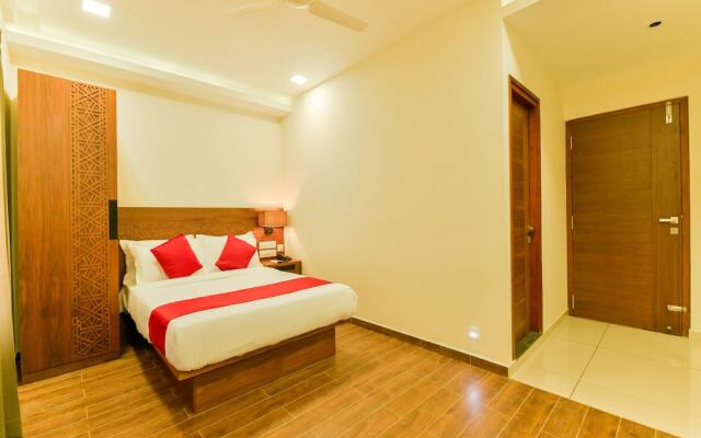 OYO 13221 Calicut Inn