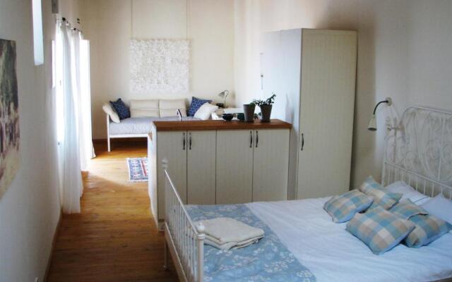 Dolphin Guest House and Studios