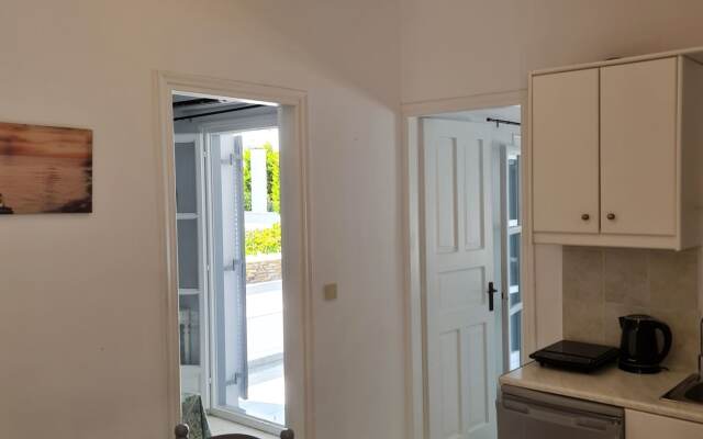 Zoumis Residence