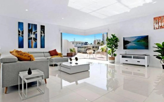 Luxico Majestic Palms (Heated Pool)