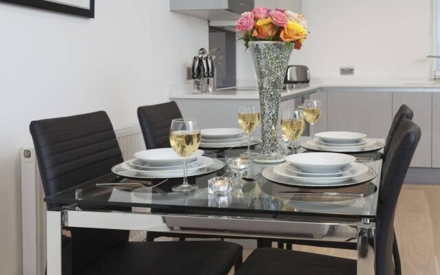 Premier Tower Bridge Apartment