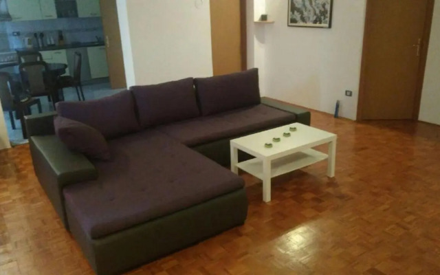 Apartment Summer 1