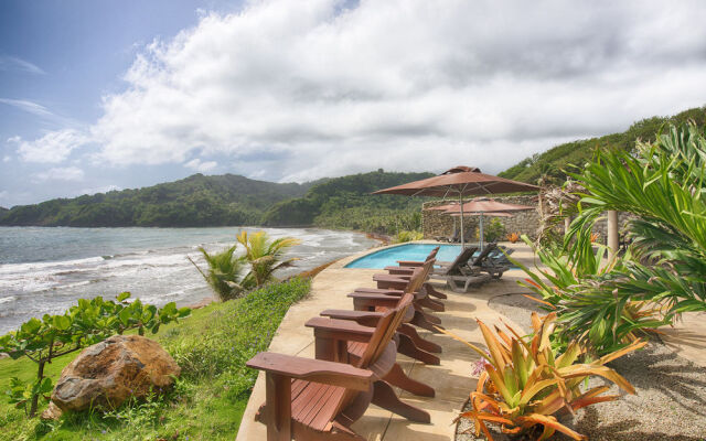 Pagua Bay House Oceanfront Cabanas