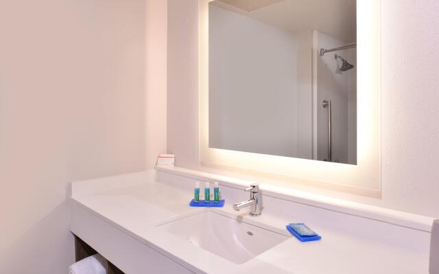 Holiday Inn Express Hotel & Suites Mesquite by IHG