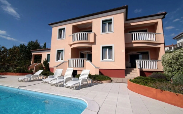 Eddie - Great Location & Comfor - A4