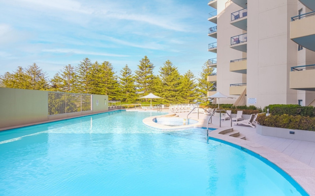 Beachside Studio With Pool and Gym Access