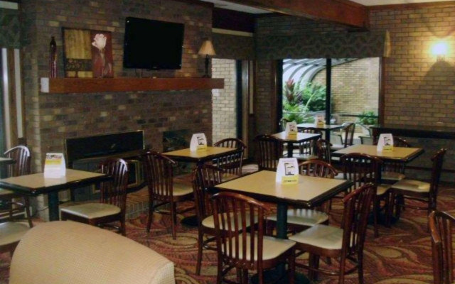 Quality Inn & Suites Searcy I-67