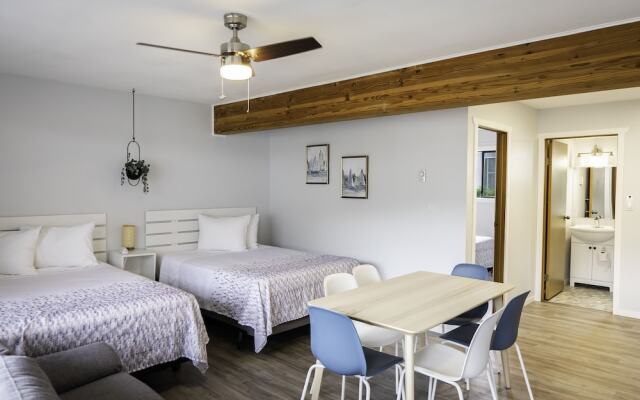 Poplars Motel on the lake