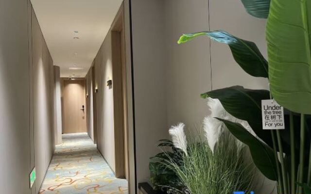 Zhushan Triumph Light Luxury Hotel