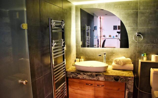 Alexander apartment serres