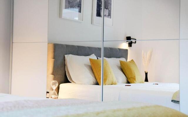 Apartment D & Studio L