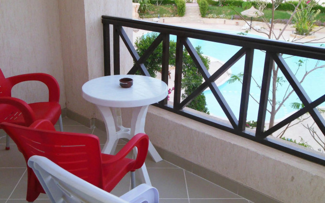 Sunny Lakes Resort Apartments - Adults Only