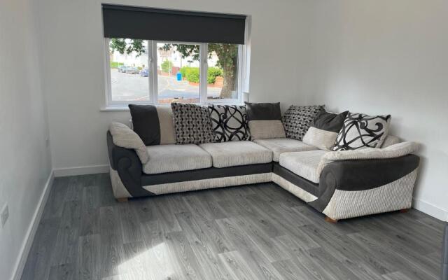 Stunning Modern 6-bedroom House all With En-suite