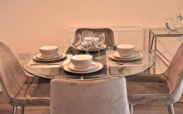 Exec 2Bed 2Bath Serviced Apartment Balcony Parking