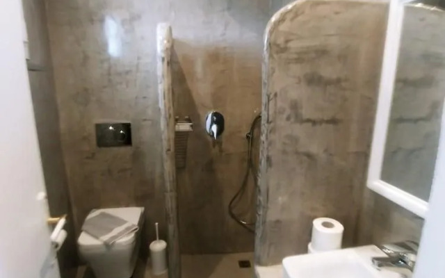 Romani Studios Perissa