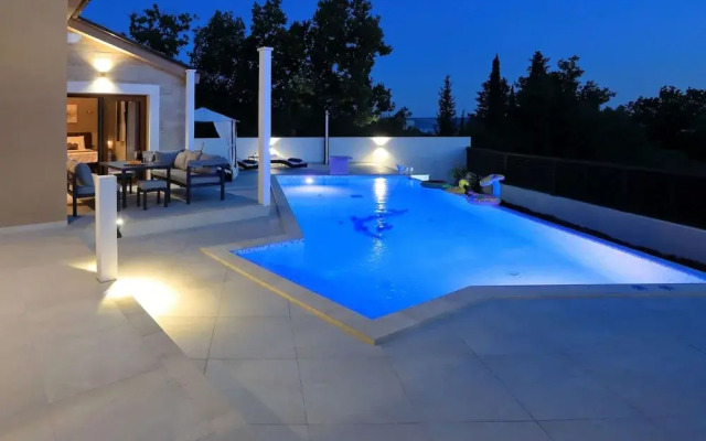 Amazing Villa With Pool
