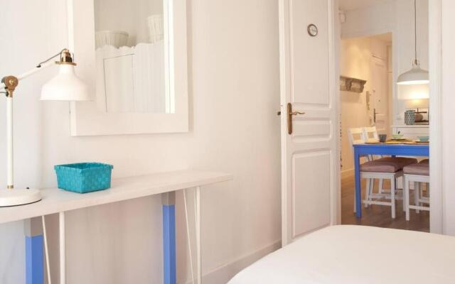 Bright 2 bedroom apt in 22@, close to the beach