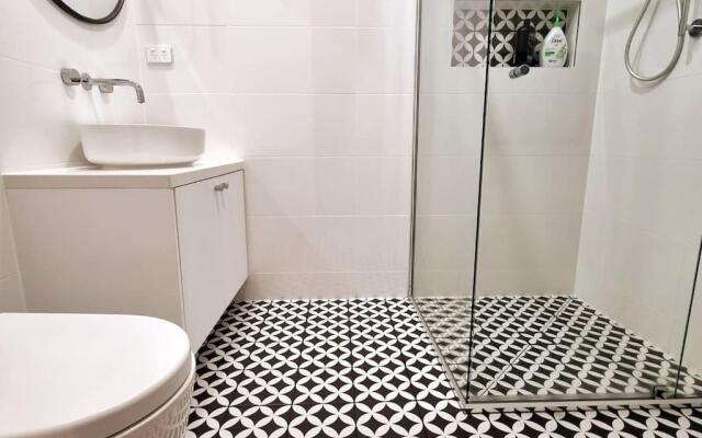 New modern 3 bedroom apartment in St Kilda East