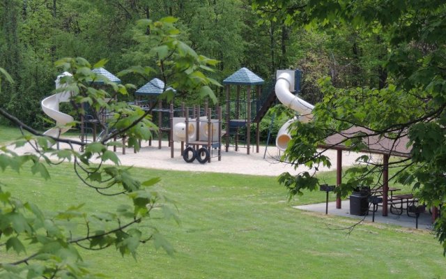 Scotrun Camping Resort Deluxe Park Model 4