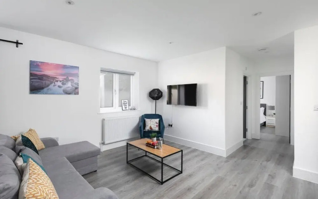 Skyvillion Vineyard Court, Enfield, 2 Bed, With Garden