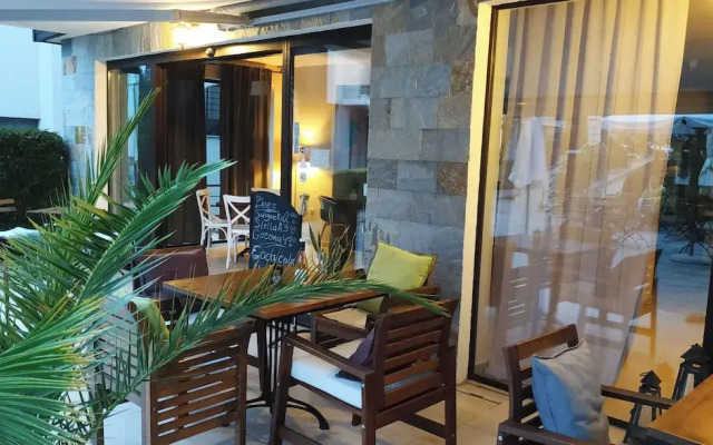 New Line Village Apartments, up to 4 Guests