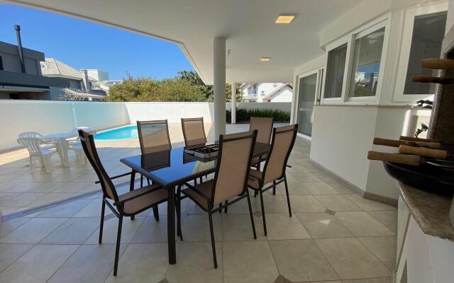 Casa Térrea 3 suítes Piscina Jurere Internacional