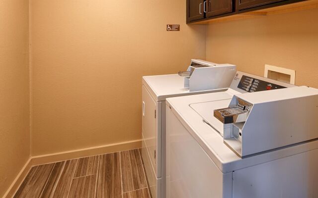 Best Western Governors Inn & Suites