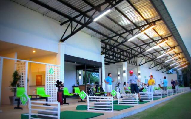 Palm Driving Range & Resort