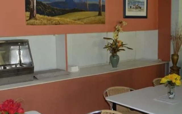 Beerwah Glasshouse Mountains Motel