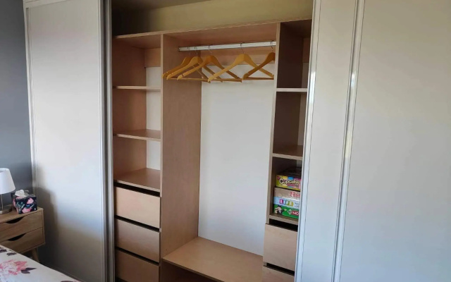 Newly Renovated Hillside Apartment Close To City