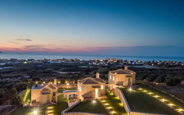 3 Bedroom Villa with a heated pool