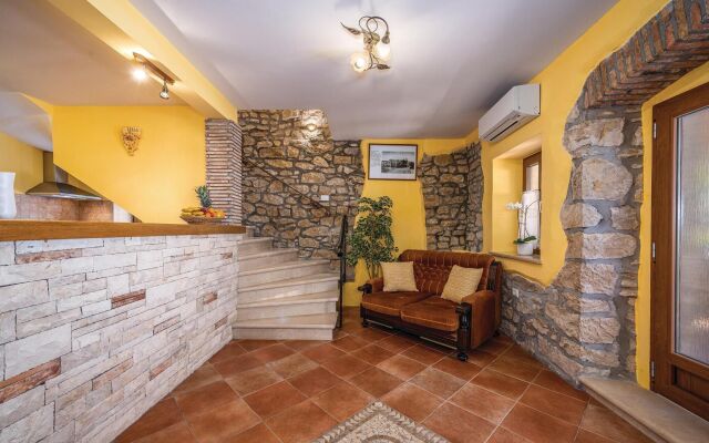 Nice Home in Nova Vas With 4 Bedrooms, Wifi and Outdoor Swimming Pool