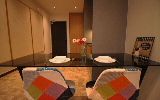 Expressionz Professional Suites by HnH