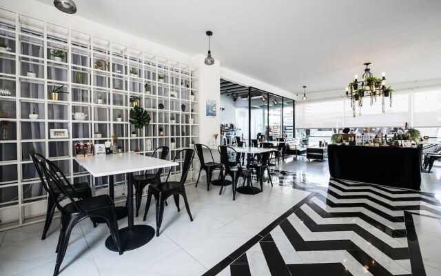 Sea Breeze Residence