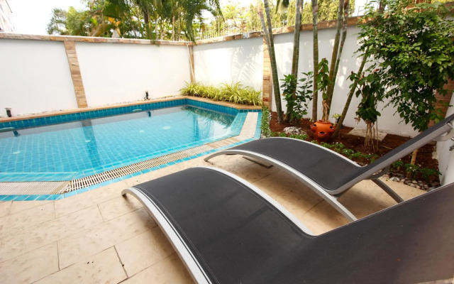 Hidden Palm Pool Villas