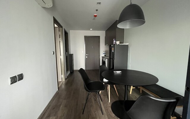 1 bed plus condo near JJ market