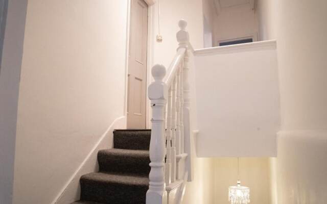 Inviting 3-bed Apartment in London