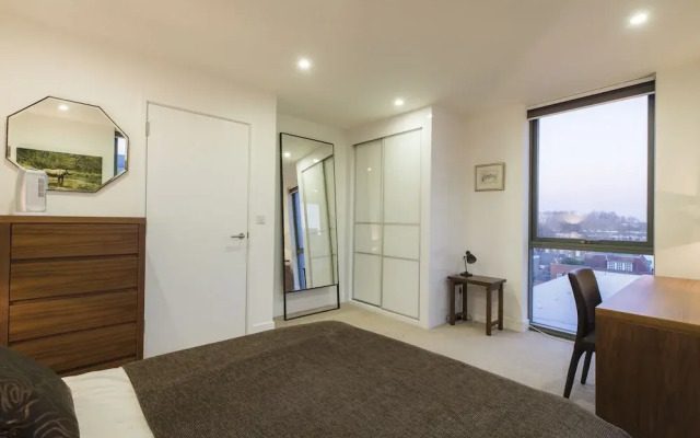 JOIVY Trendy Islington Flat for 2 with Patio