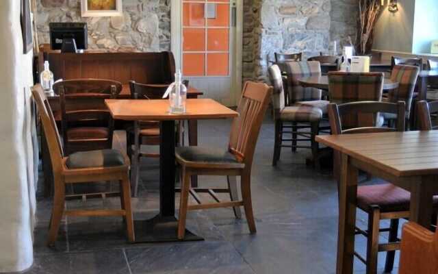 Loch Ness Bunk Inn