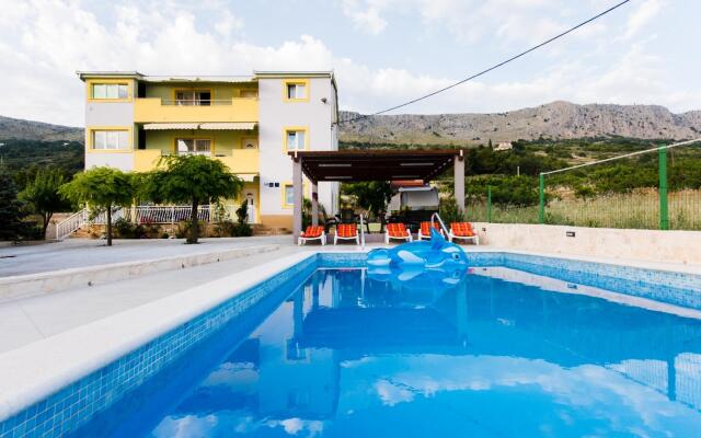 MARISKA - with swimming pool - A1(6+2)