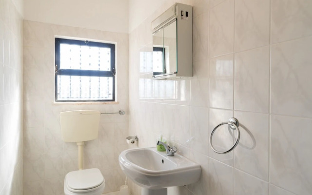 Inviting 4-bed Villa in Burgau With Private Pool