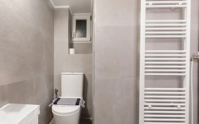 Les Nuances de Blue 1-BR Apt in Athens