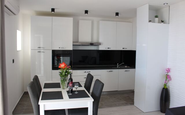 Apartments Lira