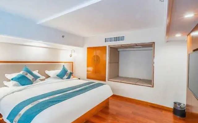 Changbai Mountain Wanda Yue Loft Hot Spring Hotel (Tourism Service Center of West Changbai Mountain)